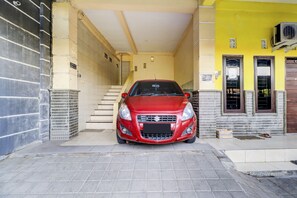 Parking - OYO Life 92841 Kos 88 (Perean Tengah)
