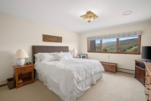 4 bedrooms, iron/ironing board, WiFi, bed sheets - Timber Creek Getaway w/ Fireplace,Sauna&Mtn Views! (Dover)