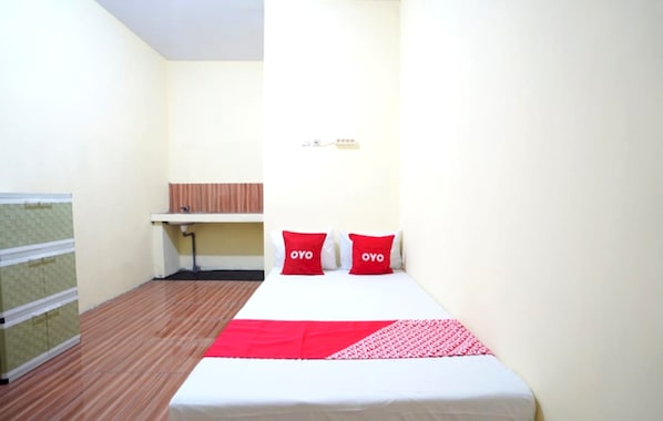 Standard Double Room | Desk, laptop workspace, free WiFi, bed sheets