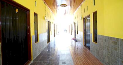 OYO Life 92920 Rumah Kost Azca