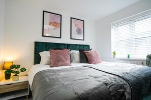 3 slaapkamers, een strijkplank/strijkijzer, wifi, beddengoed