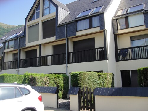 Apparts Proche des Commerces, et Télécabine, Plein sud , Cour Fermée, Parking,