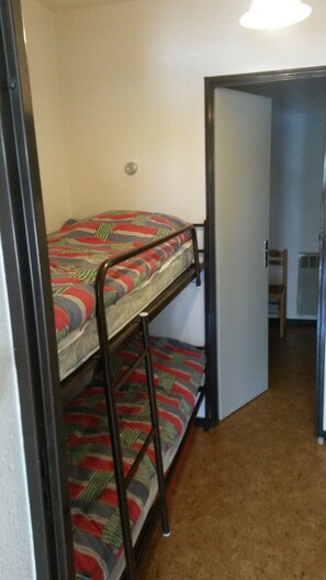 1 غرفة نوم ومكواة/لوح كي وواي فاي