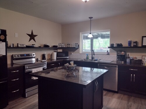 Cozy Barndominium near Will Rogers Downs and Highway 44.  Quiet country setting 