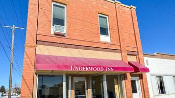 Vista frontal de la propiedad