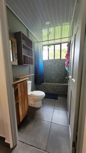 Towels, toilet paper - Cozy Casita close to nature with beautiful view (San Gerardo de Rivas)