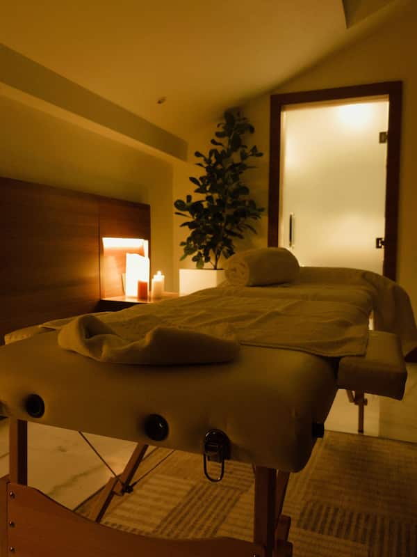 Couples treatment room(s), body treatments, aromatherapy