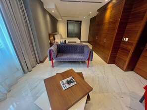 Premium bedding, in-room safe, desk, laptop workspace - Hotel San Felipe (Panama City)