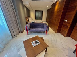 Suite | Premium bedding, in-room safe, desk, laptop workspace