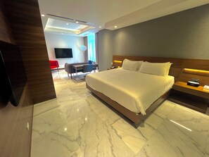 Suite | Premium bedding, in-room safe, desk, laptop workspace - Hotel San Felipe (Panama City)