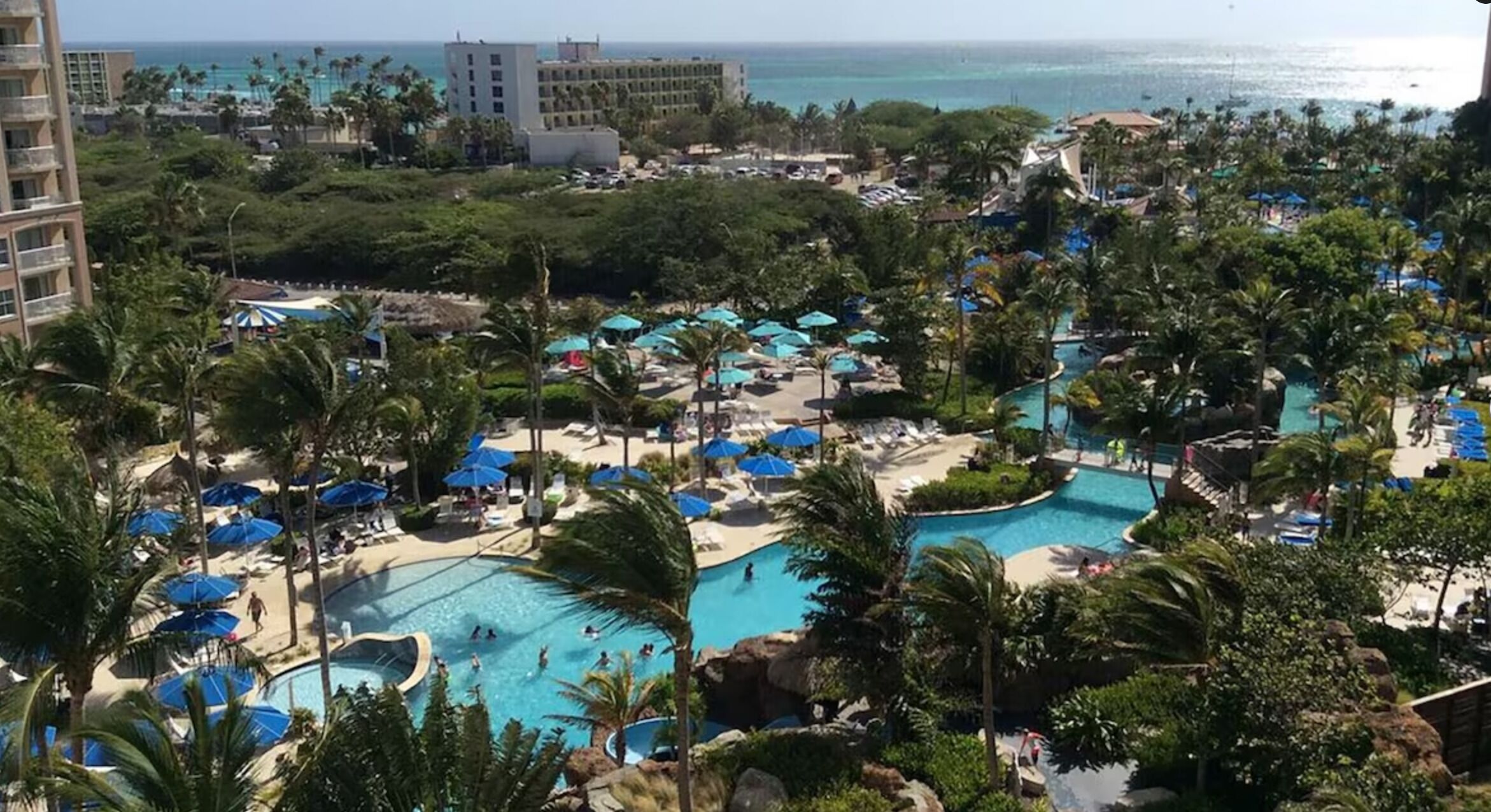 Utendørsbasseng og et oppvarmet basseng