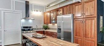 Carousel 2 - a proven location with a proven Host