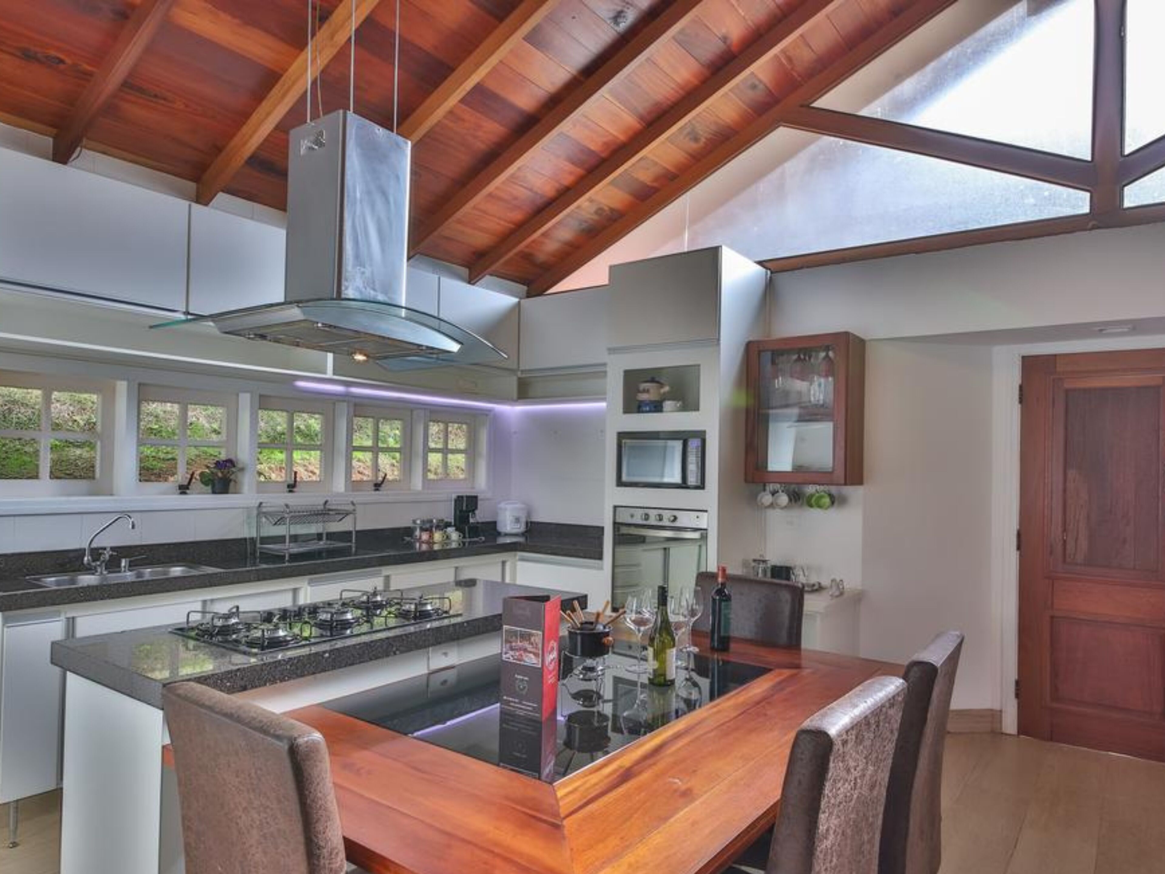 Superior Chalet | Living area | 35-inch LED TV with digital channels, toys, books