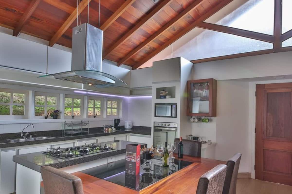 Superior Chalet | Living area | 35-inch LED TV with digital channels, toys, books