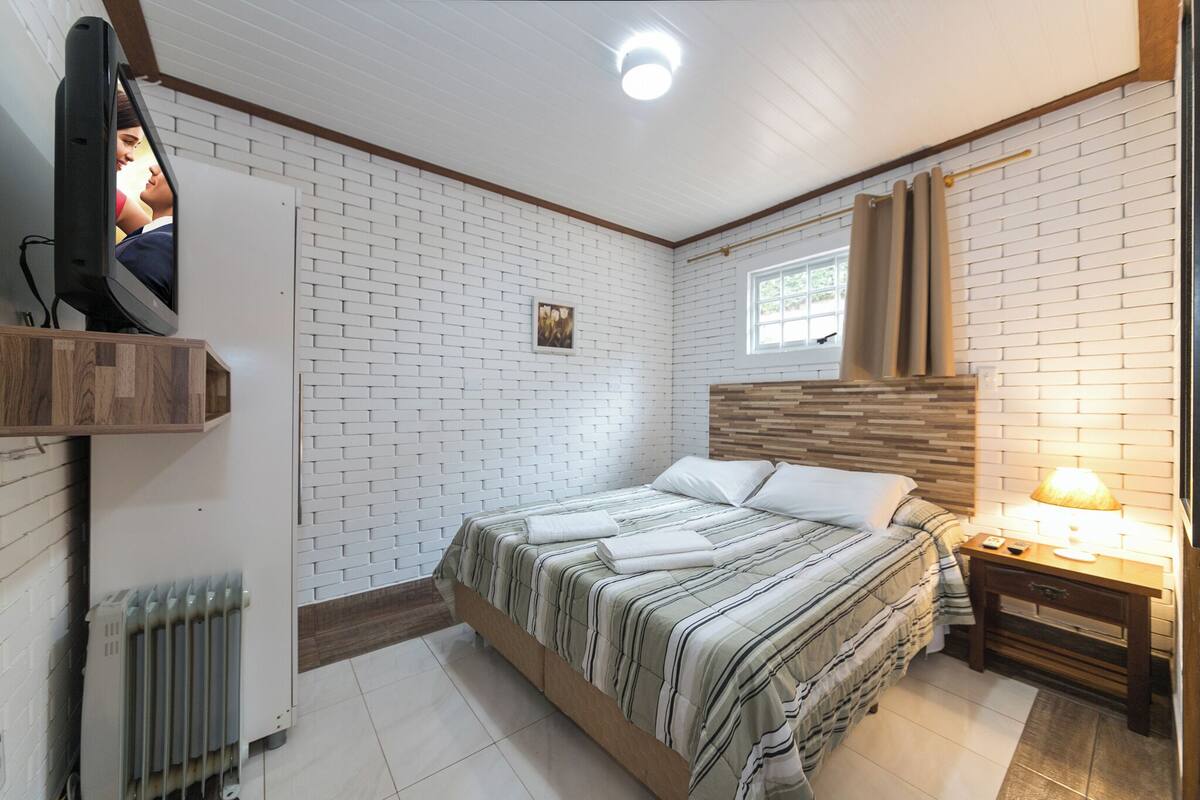 Basic Studio Suite | Free WiFi, bed sheets
