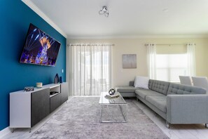 Apartment - 1180 CD - Magical 5BR Townhome With Pool (Davenport)