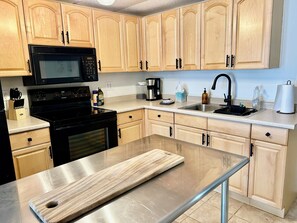 Fridge, microwave, oven, stovetop - King Bed Retreat Private Patio Near Downtown (Candler)