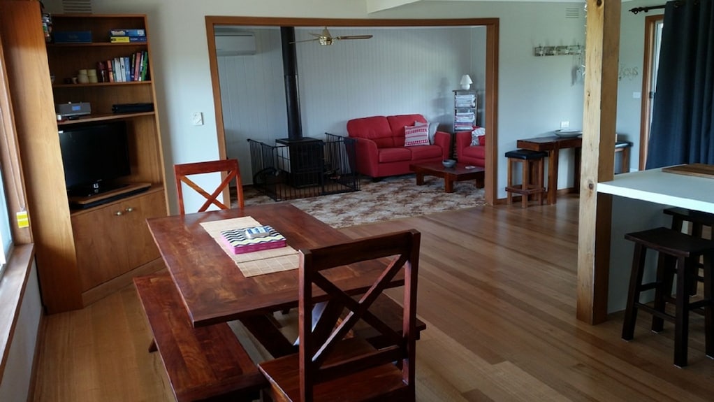 Coastal Cottage - Cosy Cottage Only 1.5 Km From St Leonards Beach And Town Centre. - Melbourne