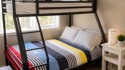 Coastal Cottage - Cosy cottage only 1.5 km from St Leonards beach and town centre.