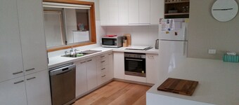 Coastal Cottage - Cosy cottage only 1.5 km from St Leonards beach and town centre.