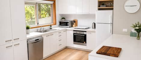 Coffee/tea maker, fridge, microwave, oven