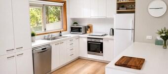 Coastal Cottage - Cosy cottage only 1.5 km from St Leonards beach and town centre.