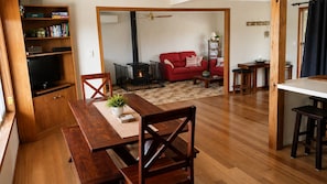 Unclassified image, 4 of 13, button - Coastal Cottage - Cosy cottage only 1.5 km from St Leonards beach and town centre. (Saint Leonards)