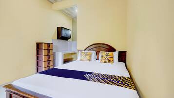 Basic Double Room | Laptop workspace, free WiFi, bed sheets