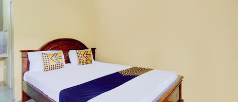 Laptop workspace, free WiFi, bed sheets