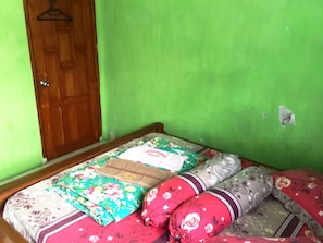 Laptop workspace, free WiFi, bed sheets - SPOT ON 93014 Griya Nautika Sukodono (Sidoarjo)
