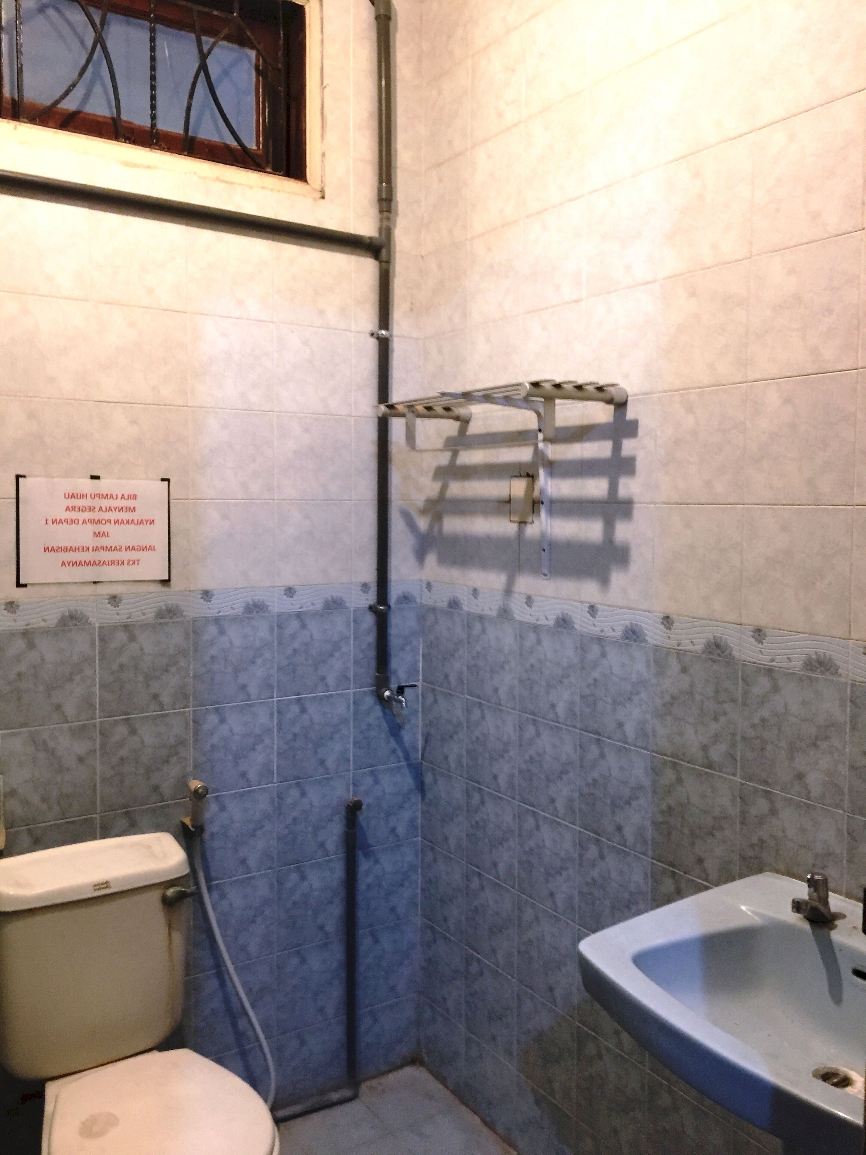 Basic Double Room | Bathroom | Shower, towels