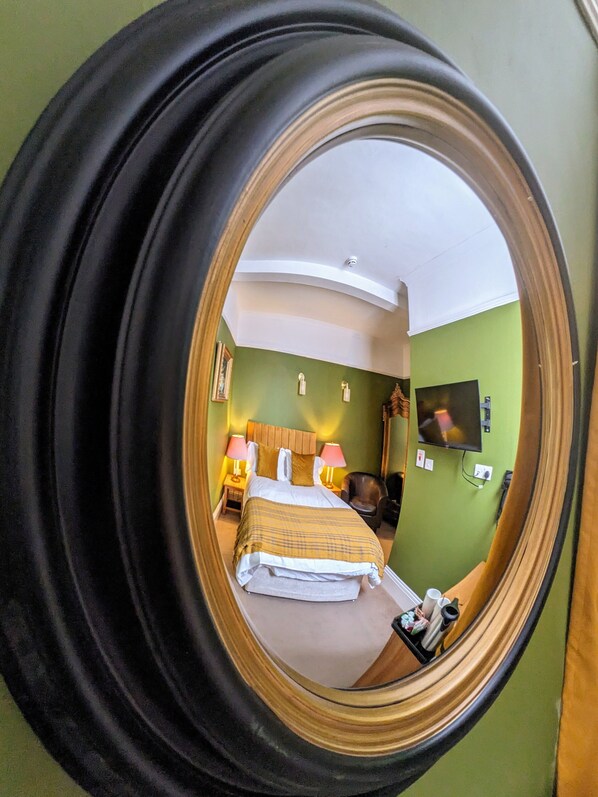 Silitysrauta/-lauta, ilmainen Wi-Fi, vuodevaatteet