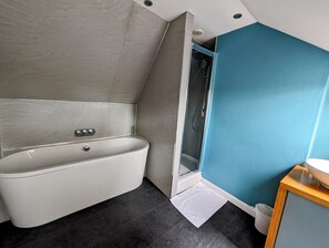 Familierom | Strykejern/-brett, wi-fi (inkludert) og sengetøy