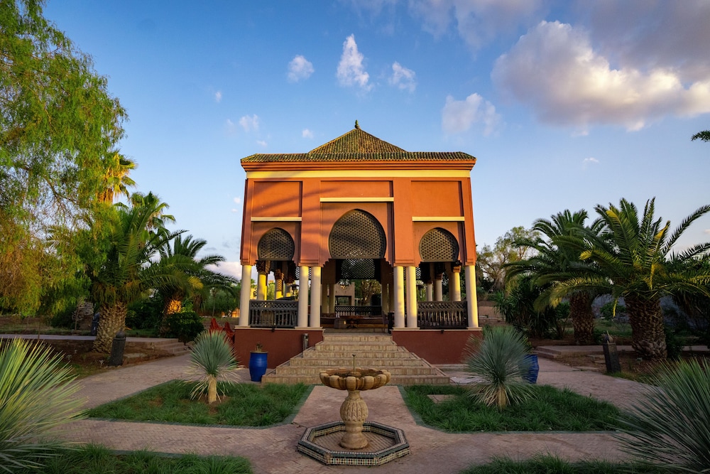 Nomadz Palace by null