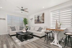 Smart TV, video games, books, printers - Meridian home close to Boise river & the Greenbelt

 (Meridian)