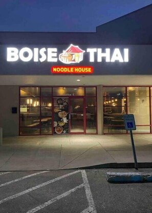 Exterior - Meridian home close to Boise river & the Greenbelt
(Meridian)