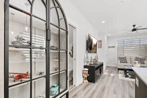 Interior - Meridian home close to Boise river & the Greenbelt
(Meridian)