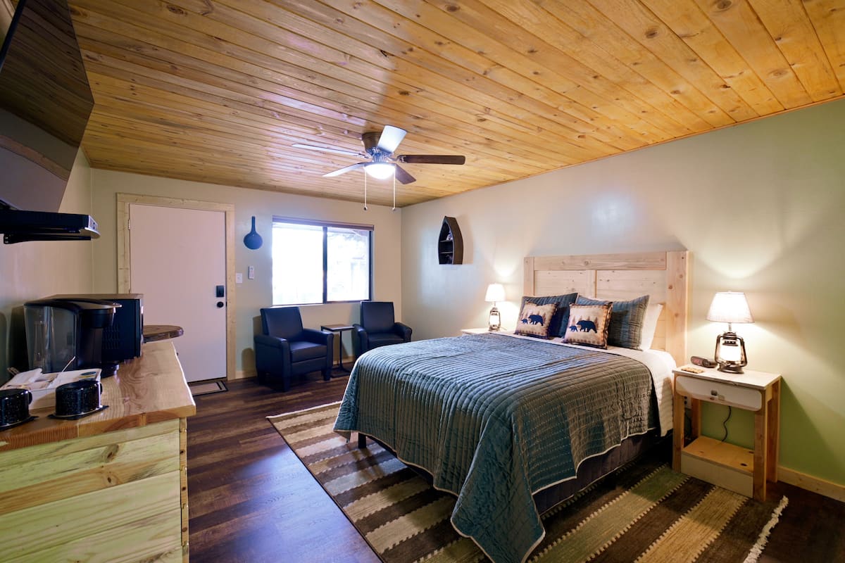 A3 The Bear | 1 bedroom, individually furnished, free WiFi
