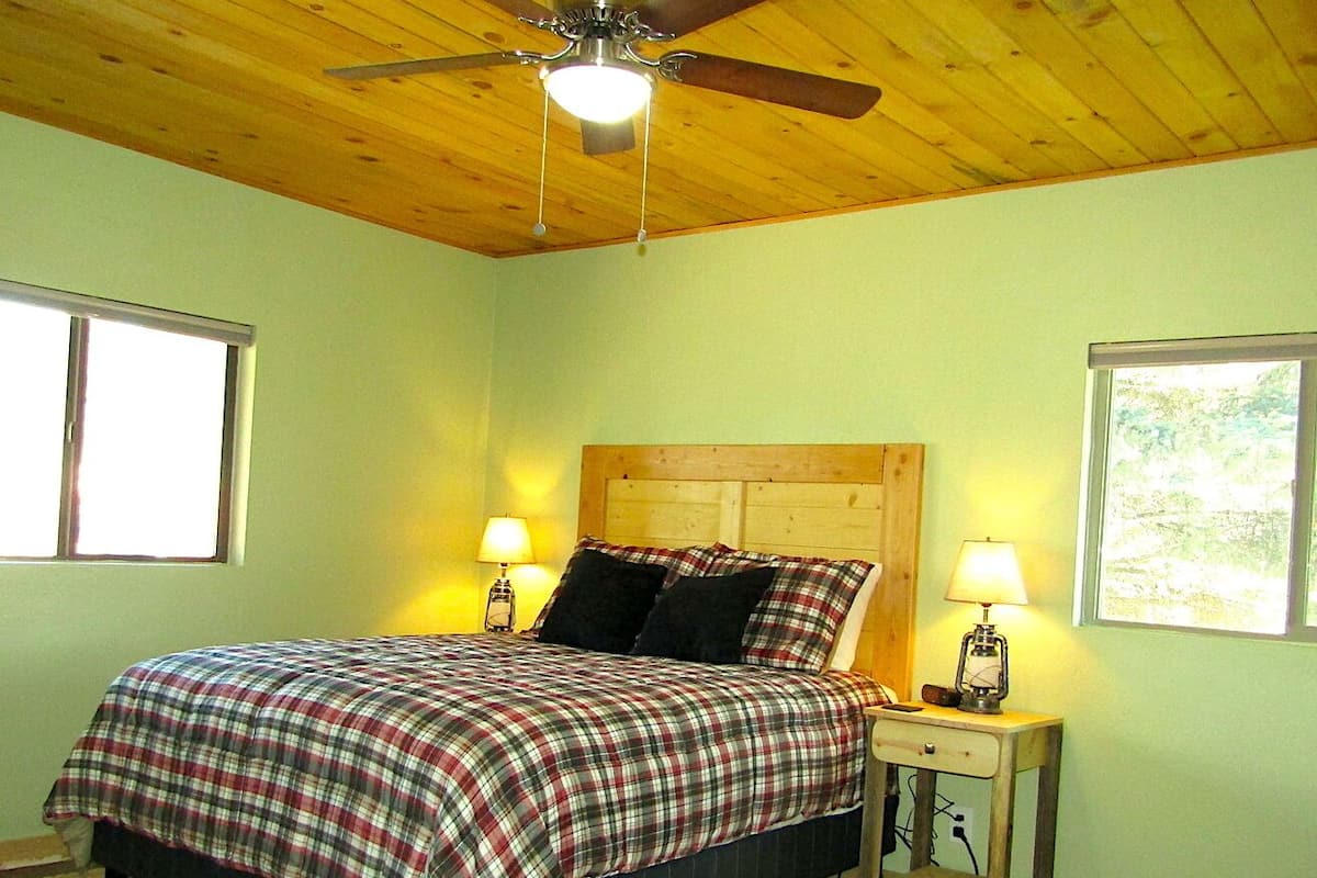B13 Pine Cone | 1 bedroom, individually furnished, free WiFi
