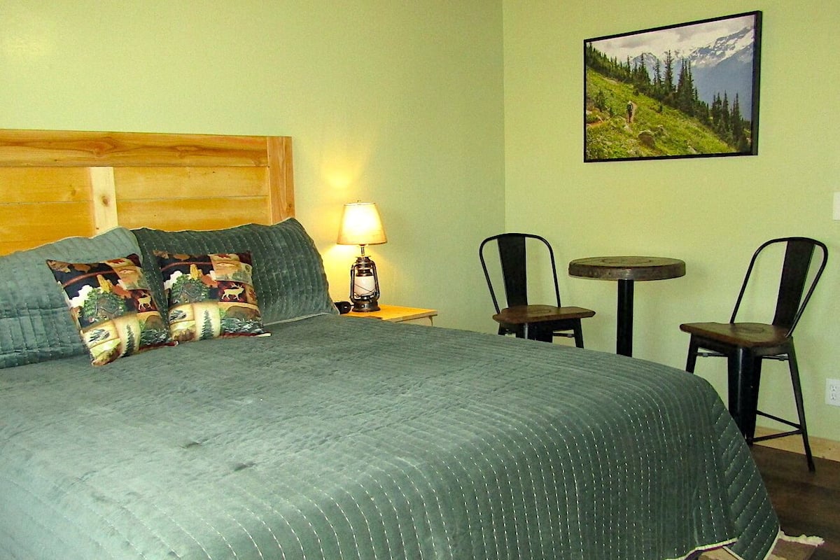 B9 Trailhead | 1 bedroom, individually furnished, free WiFi
