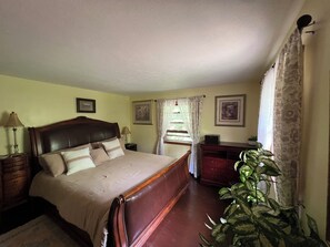 4 habitaciones, tabla de planchar con plancha, wifi y ropa de cama 