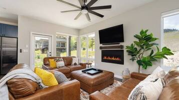 TV, fireplace