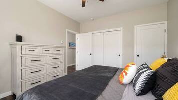 4 bedrooms, iron/ironing board, WiFi, bed sheets
