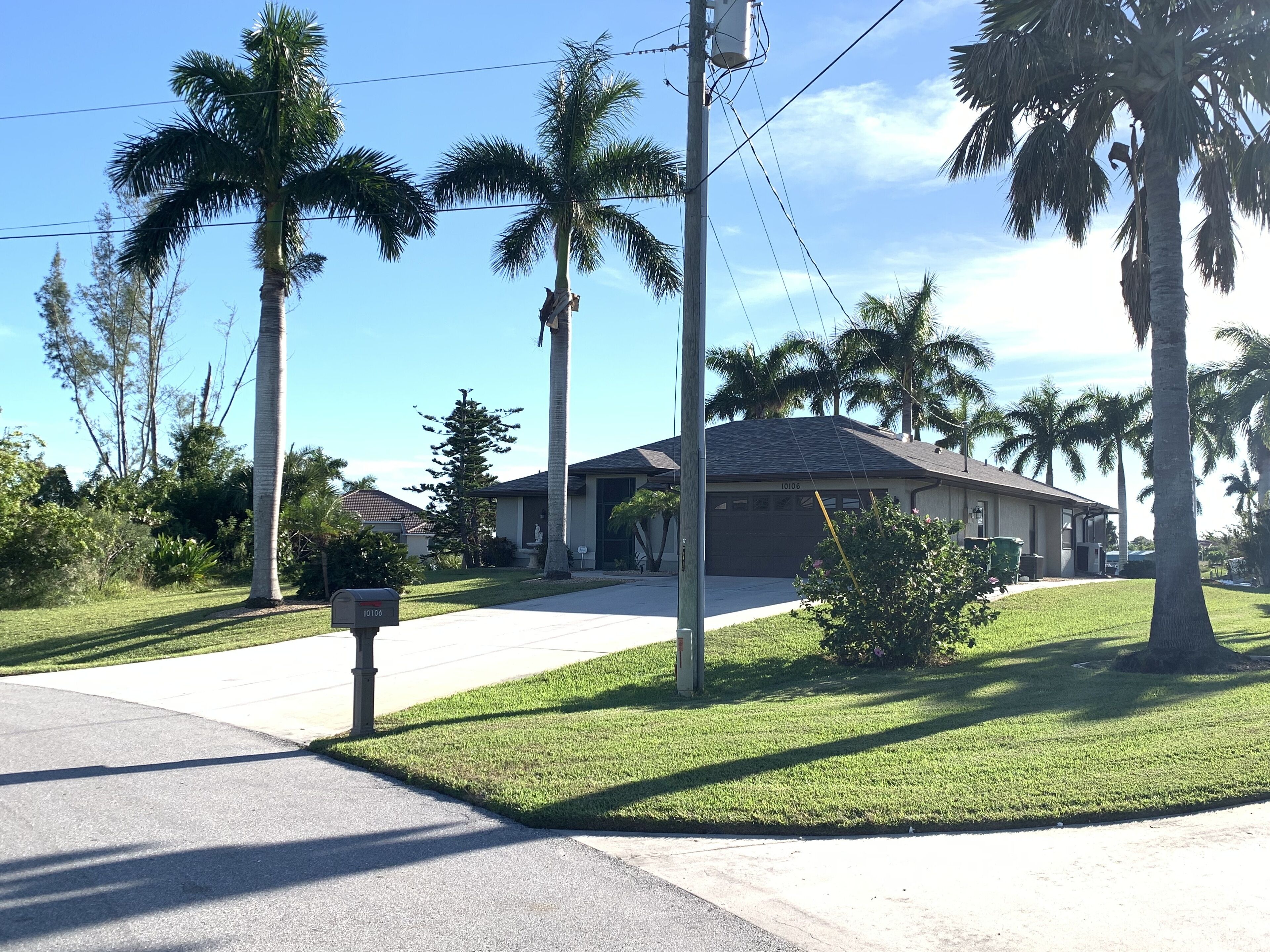 Spectacular 3 BR/ 2 BA On Large Waterfront Lagoon, Heated Pool & Dock Sleeps 6 