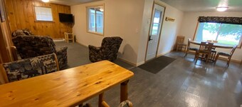 Cabin 1 with Queen size bdroom and twin beds bdroom