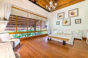 2 bedrooms, desk, travel cot, WiFi