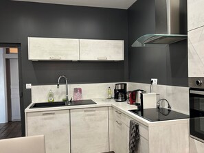 冰箱、微波炉、烤箱、洗碗机