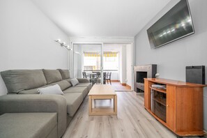 TV, fireplace