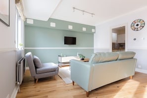 Apartment | In-room dining - Comfortable 2 Bed Apartment by Tower Bridge (London)