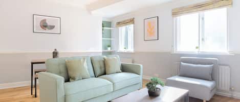 Apartment | Living area | Netflix, streaming services